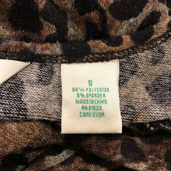 Animal print V-neck long sleeve top - Picture 6 of 8